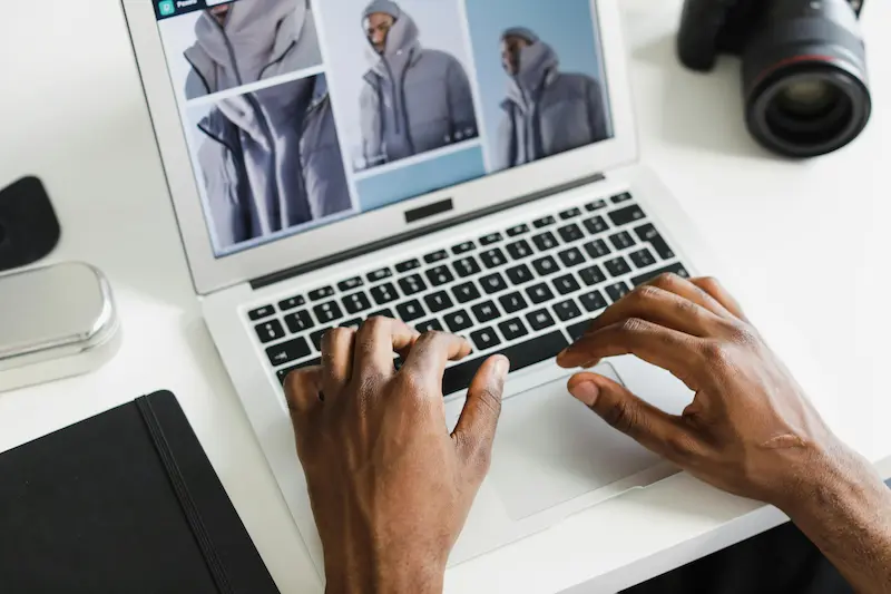 Person shopping online on a laptop, representing the Fetch American Express Card's elevated rewards rate on retail and online marketplace purchases in 2026