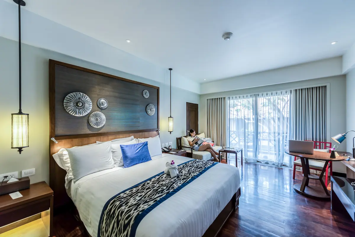 Elegant hotel room with a king bed and sitting area, representing Hyatt award redemptions with Chase Ultimate Rewards points