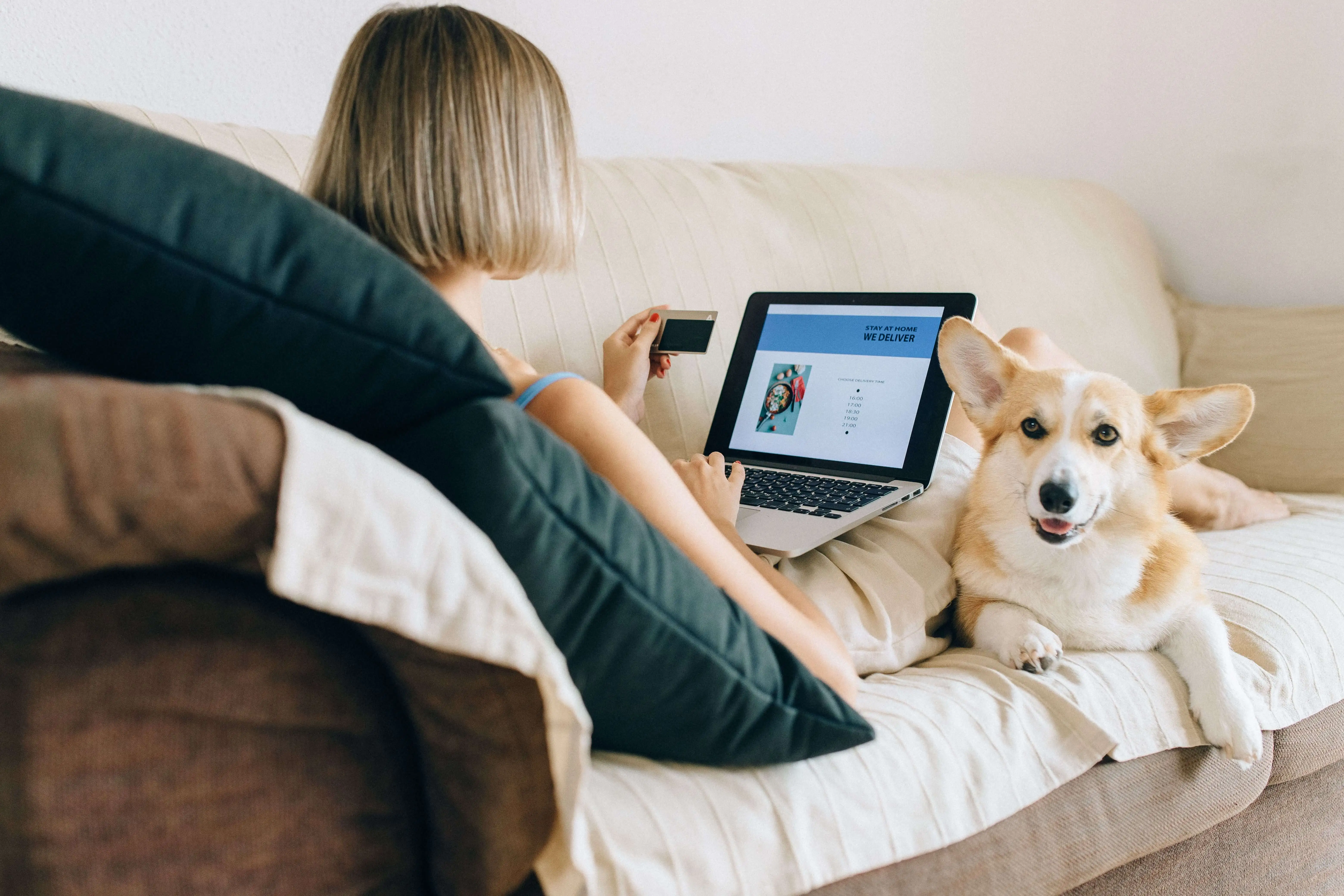 Woman shopping online with credit card to earn cashback rewards