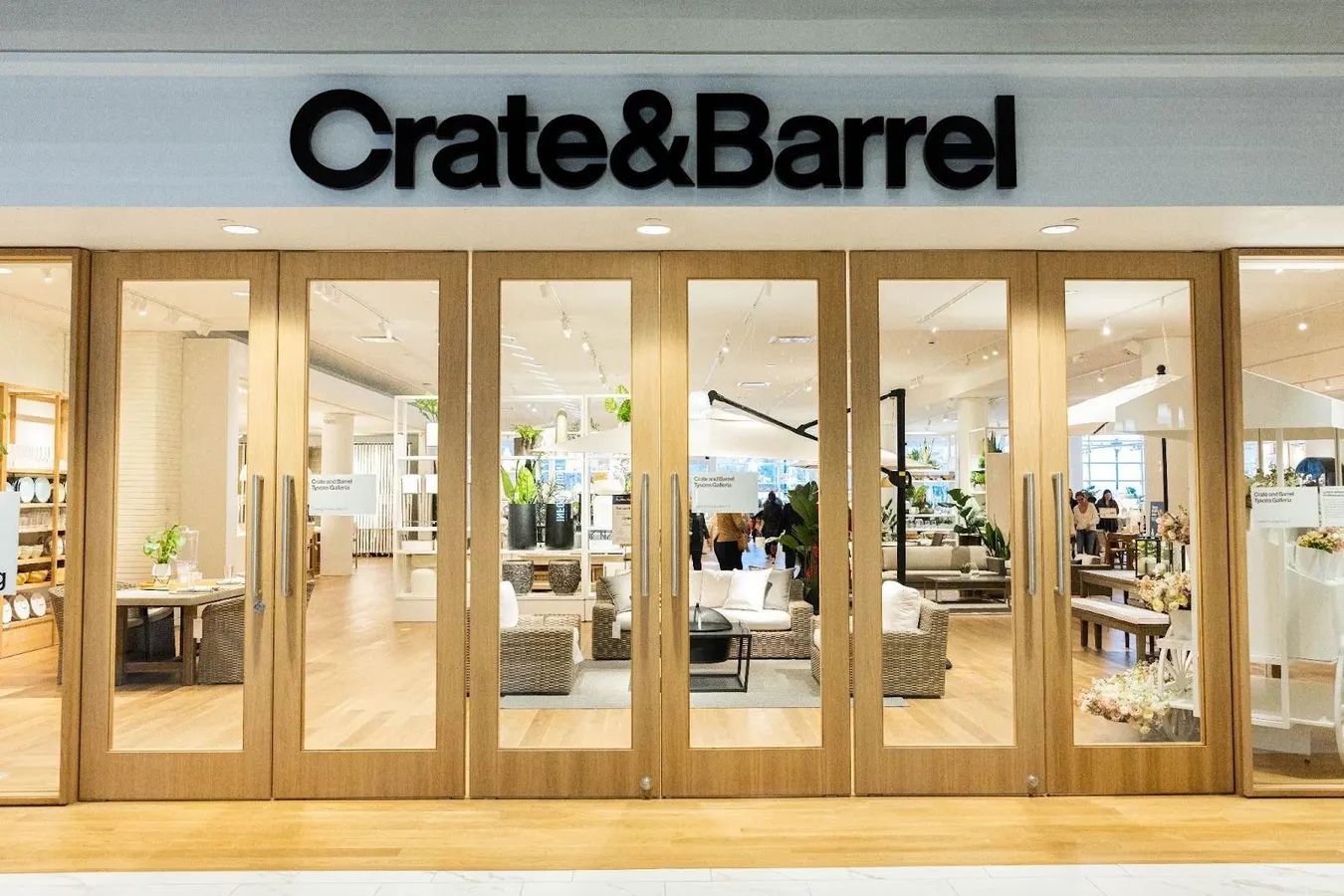 Crate and Barrel Store