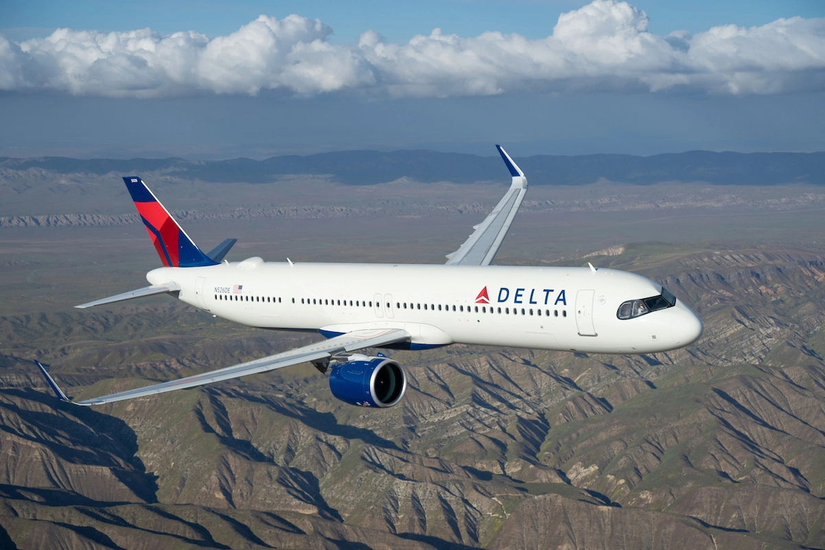 Delta Air Lines Airbus A319 flying, illustrating the limited-time Delta SkyMiles Amex welcome offers