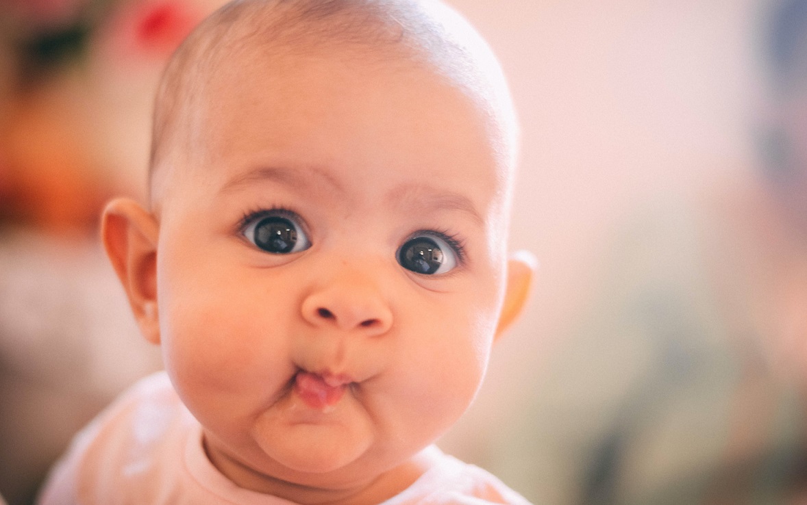 Deti začínajú oceňovať humor a vtipy prekvapivo skoro, odhaľuje prieskum