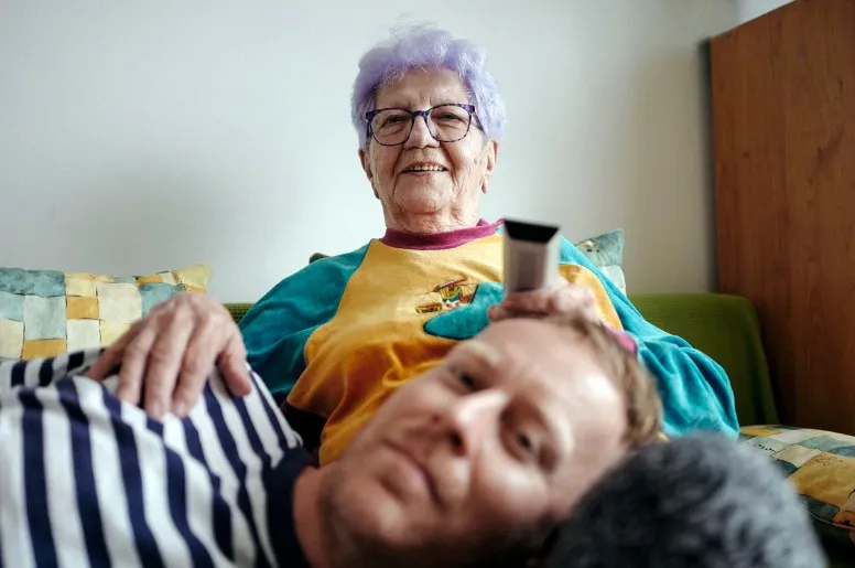 Blue Grandma: Najslávnejšia babička na internete má rada rozprávky