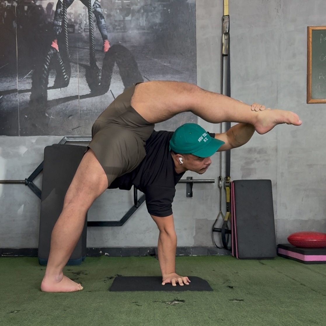 andrei_contortionist_image2.jpg