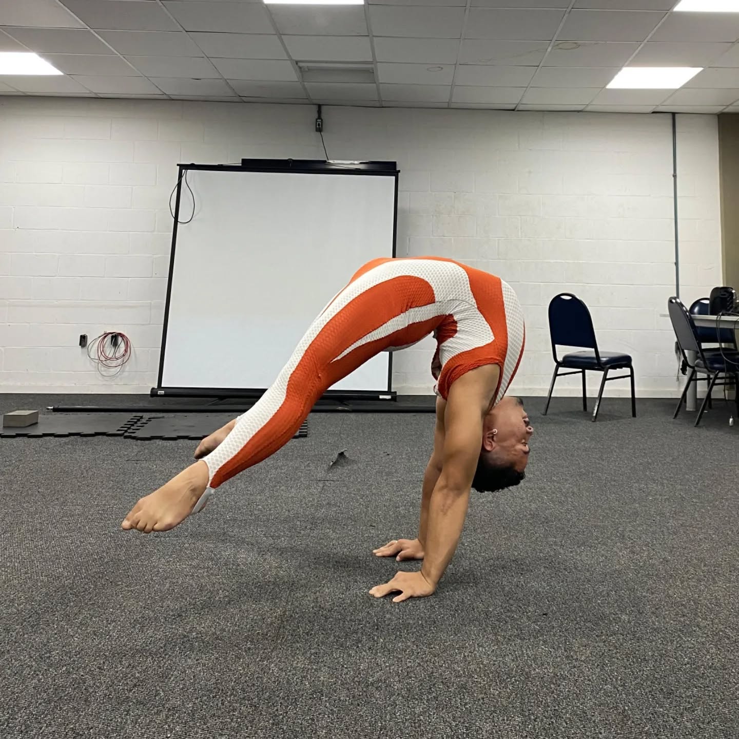 andrei_contortionist_image3.webp