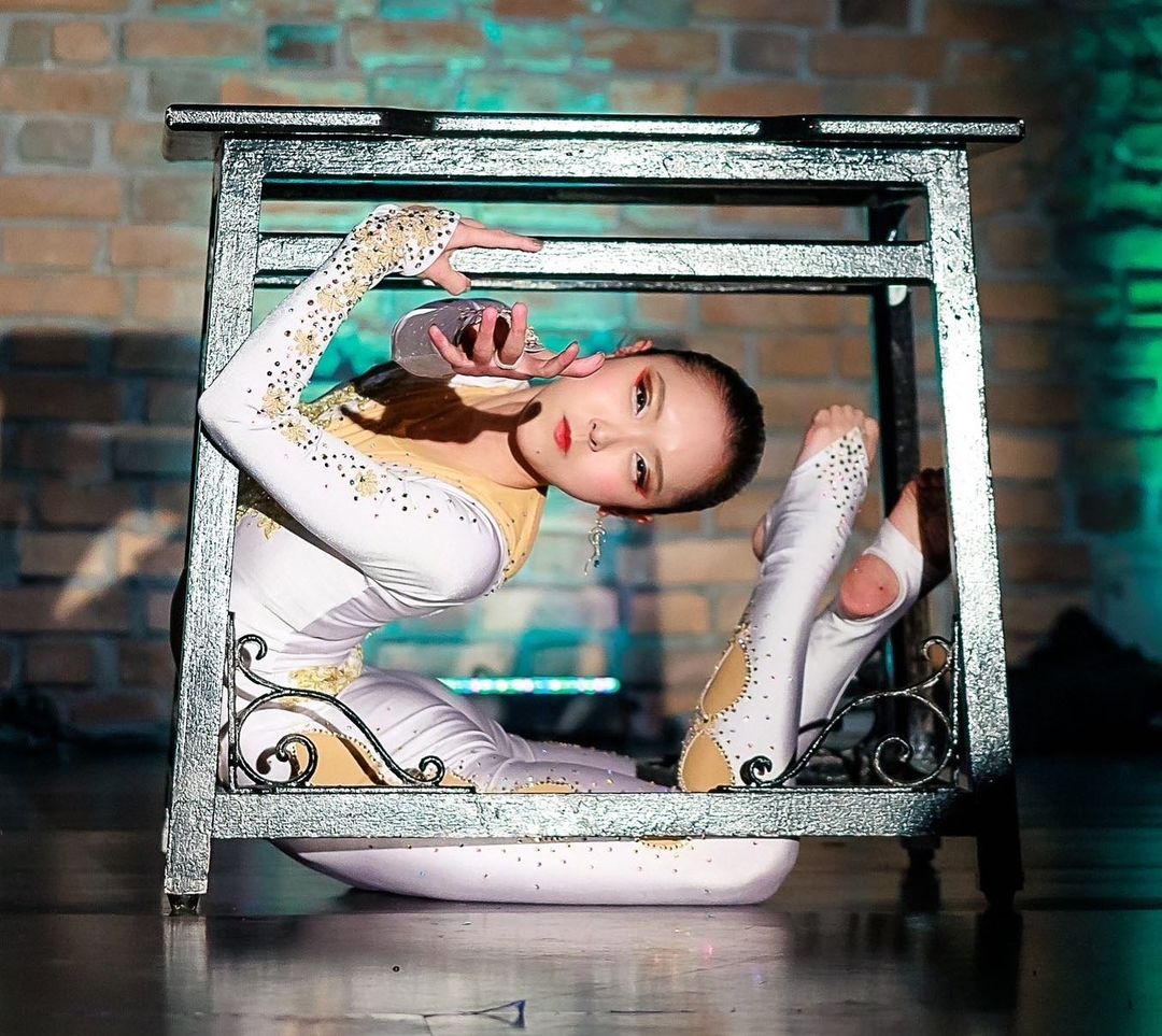 honoka.contortion_318235923_912262199768980_5925018192245906588_n.jpg