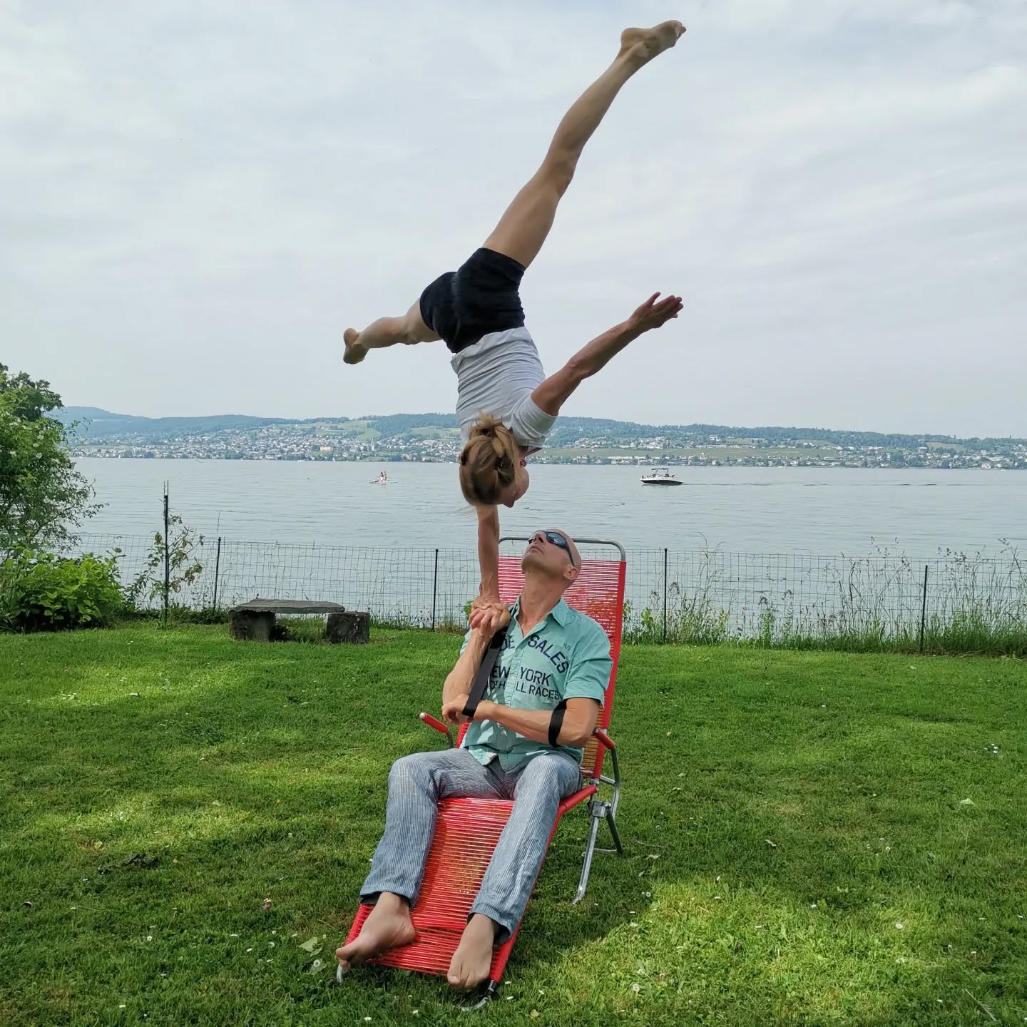 acrohandstand_image3.webp