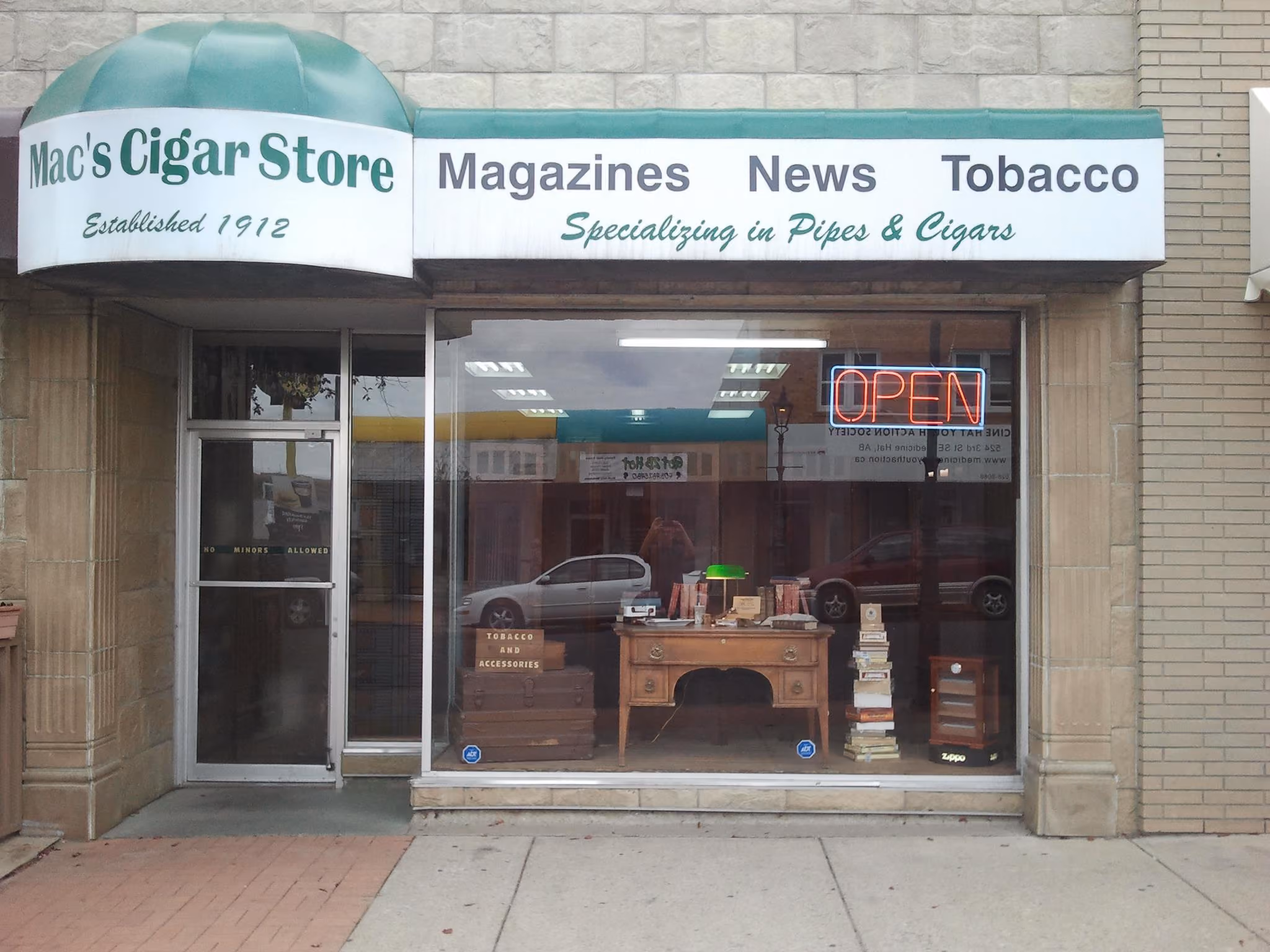 Mac's Cigar Store