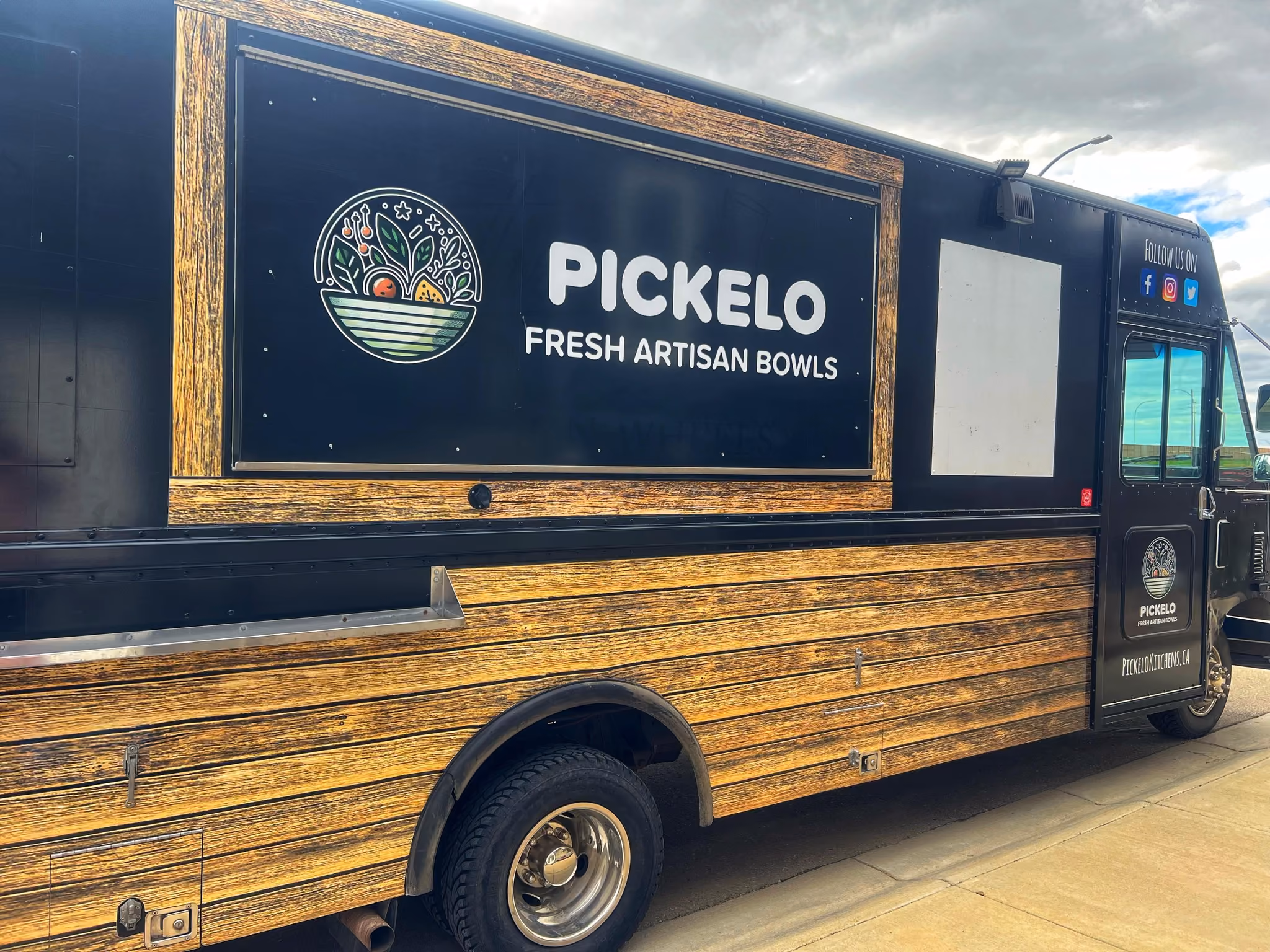 Pickelo Kitchens