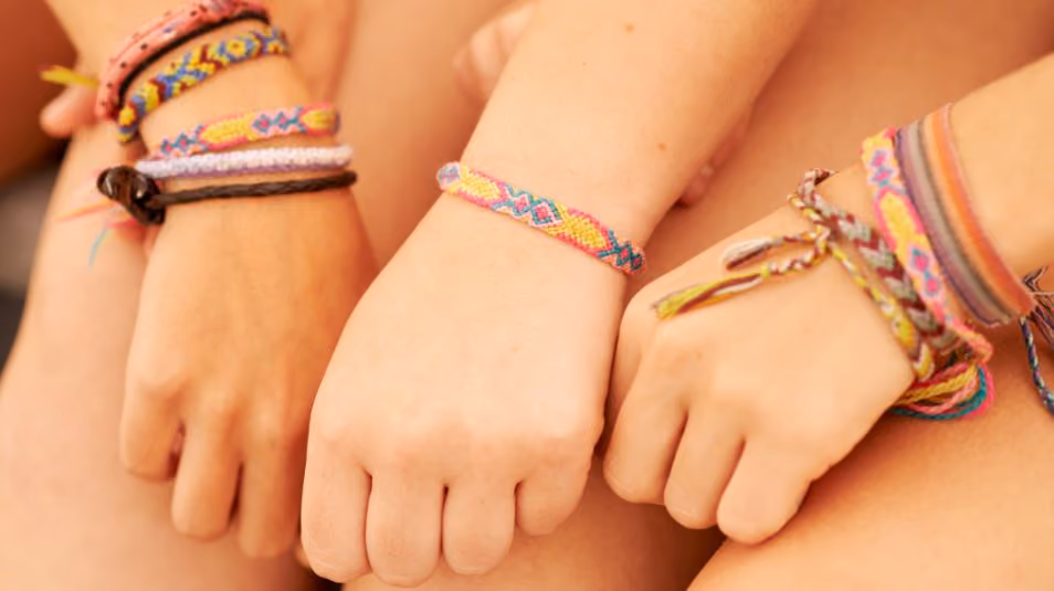 Drop-in String Friendship Bracelets I Aug. 16
