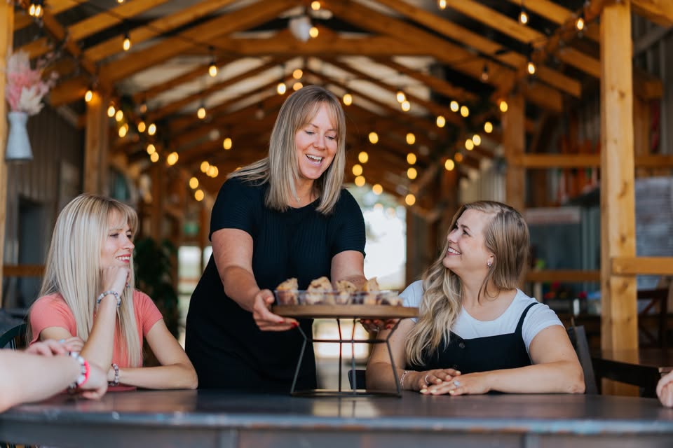 Sunshine Cafe & Market Tour