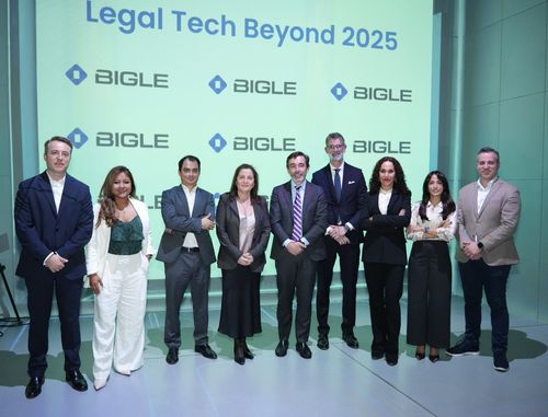 El equipo de Bigle junto al jurado de los Bigle Awards 2025.