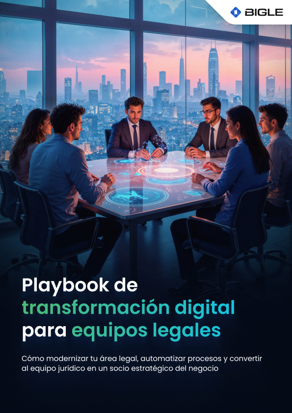 Equipo de área legal reunido alrededor de una mesa, utilizando tecnología legal.