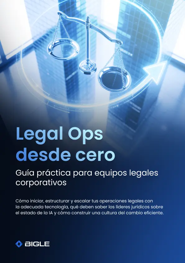 Portada de guía sobre Legal Ops para equipos legales corporativos con una balanza y gráficos de crecimiento.
