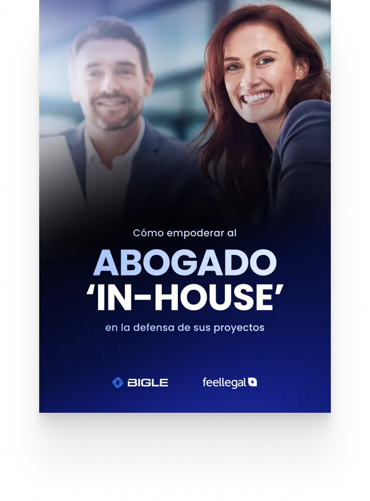 Dos abogados sonrientes. Portada del ebook sobre el abogado in-house de Bigle.