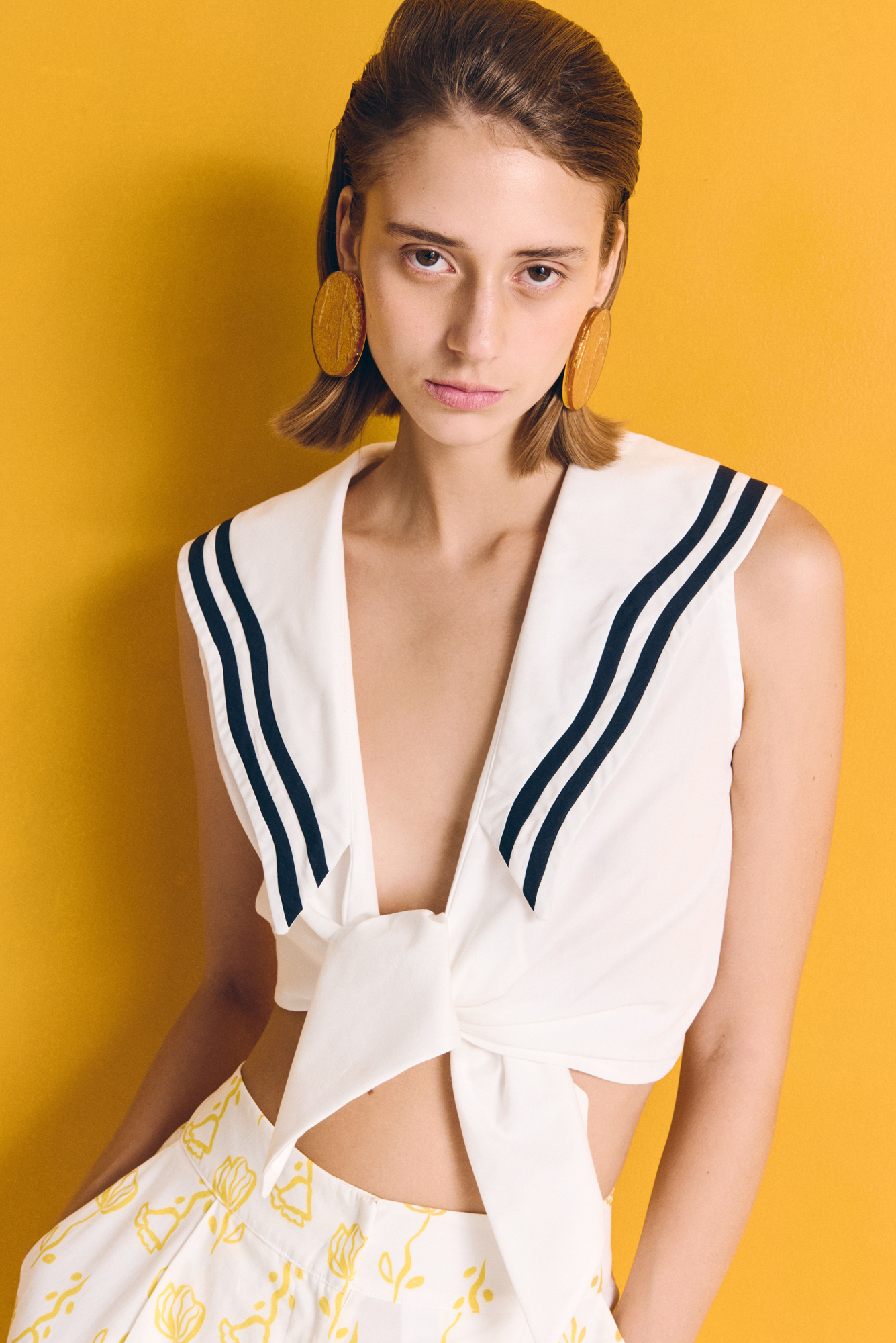 Mango Top in White / Navy