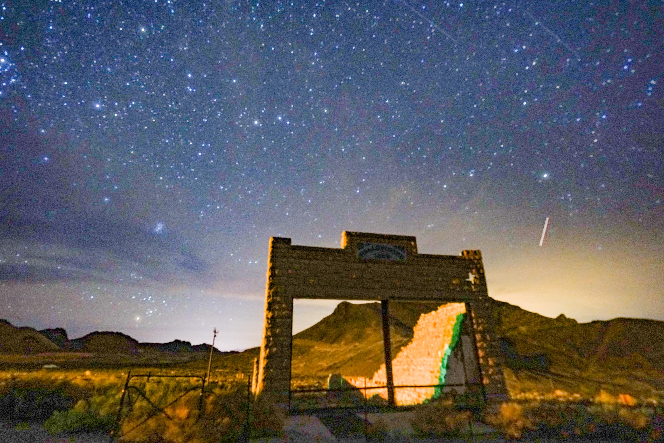 A view of the stars in the mohave desert.