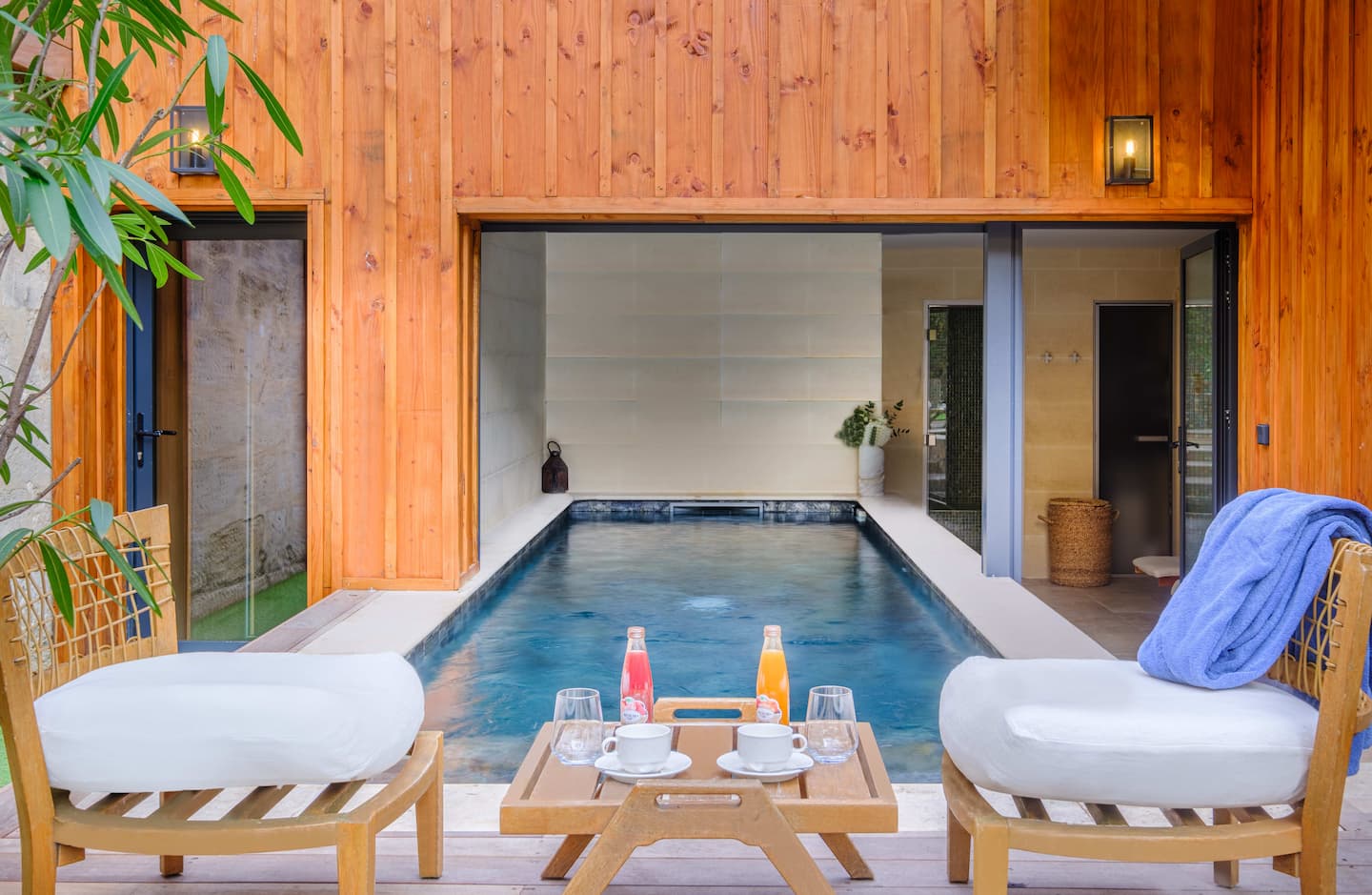 Piscine intérieure et espace bien-être du Boutique Hotel Bordeaux.