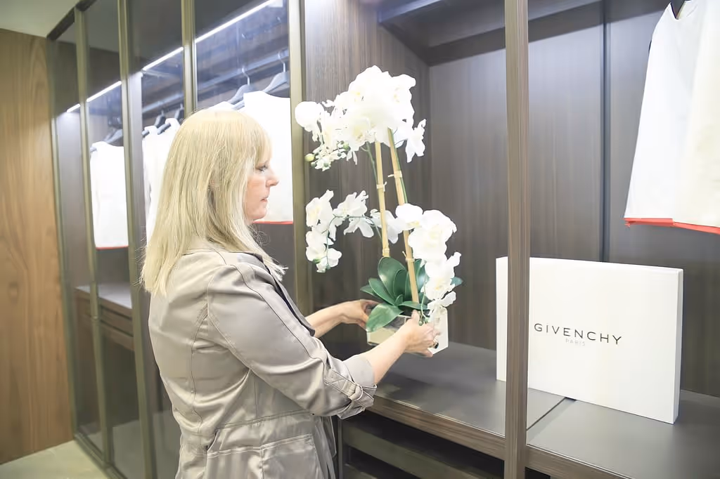 The Luxury Look - Enhancing Corporate Branding with Luxury Look Services