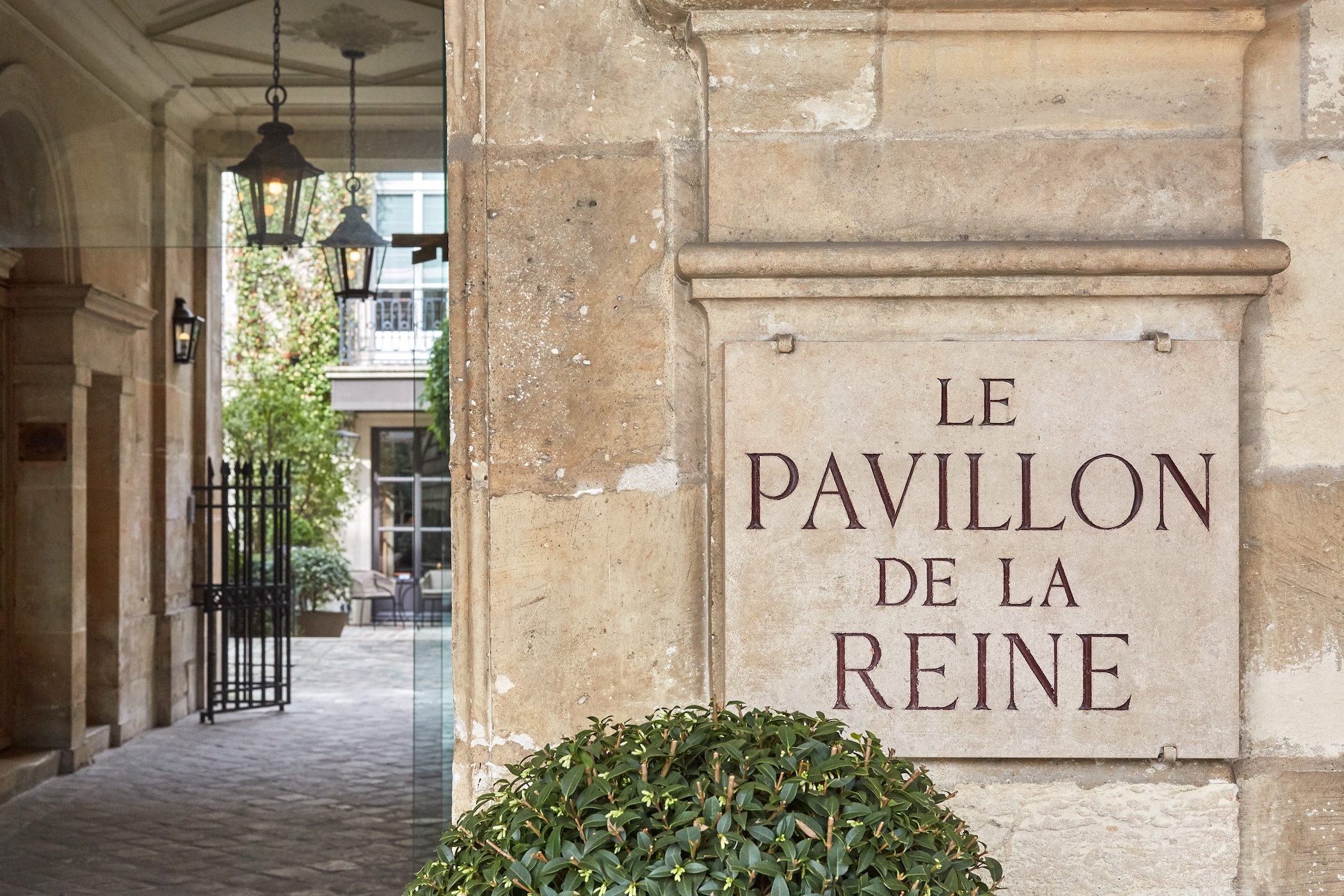 Pavillon de la Reine & Spa, Place des Vosges in Paris