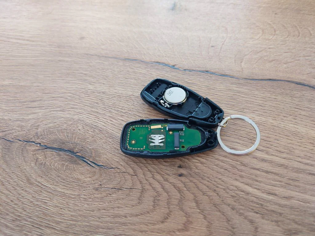 Sleutel reageert niet meer: zo herken je een lege batterij in je autosleutel 