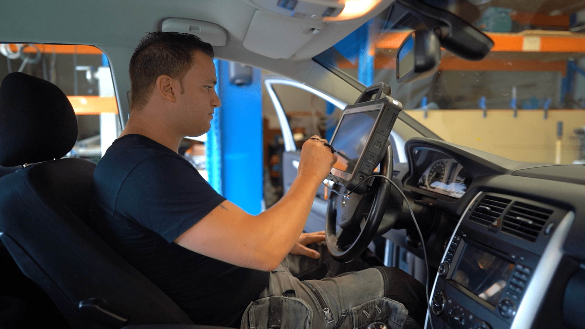 Kan ik mijn autosleutel zelf programmeren