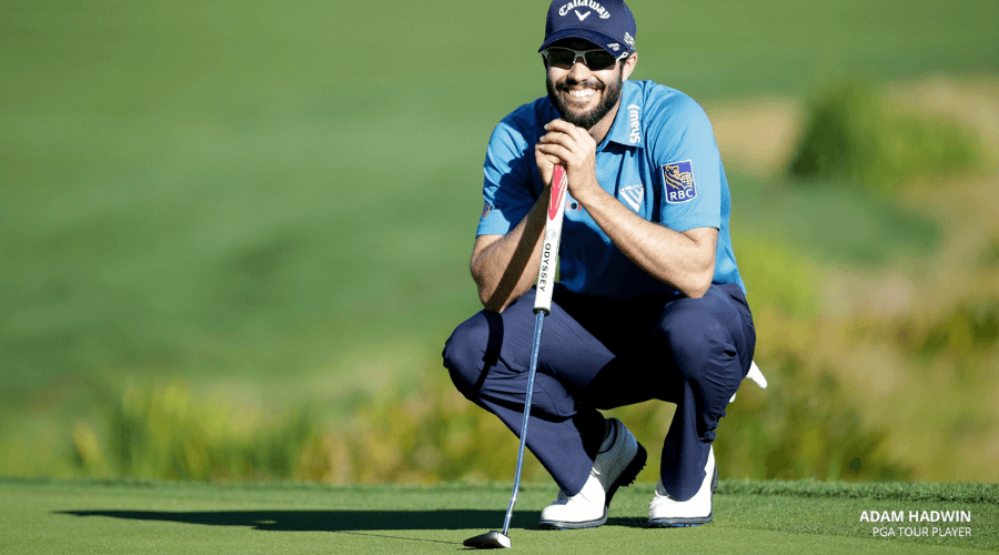 Levelwear golfer kneeling with his putter