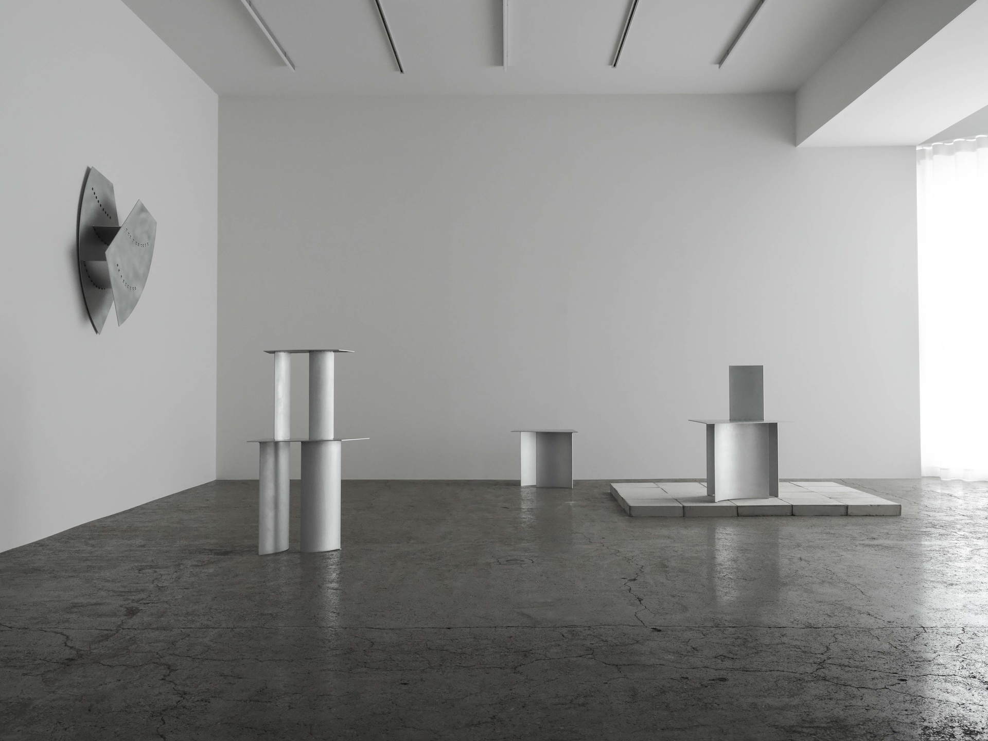 EETAL is a project launched in 2021 by Japan Benex Corporation, a company specialising in precision sheet metal processing technology. Through collaborations with designers, it reconsiders the creative potential of sheet metal from multiple perspectives. Embracing an experimental approach, the project challenges conventional notions of industrial production and explores new dialogues between sheet metal and design. The name "EETAL" originates from "SHEET METAL." It combines "EET" from "SHEET" and "TAL" from "METAL," forming a coined term that symbolises a new approach to sheet metal design.