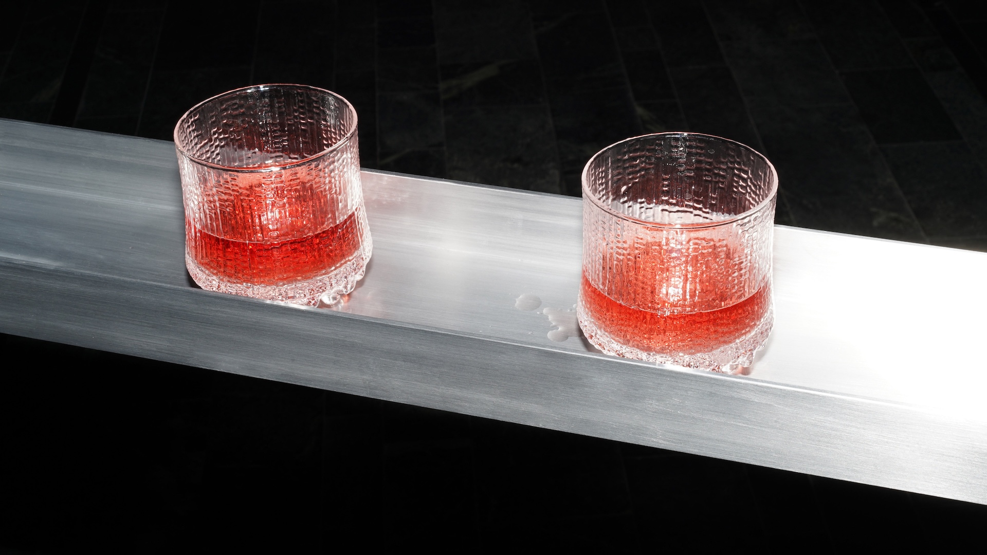 +Halle® exists to develop a different type of furniture, designed to make a difference to people’s daily lives, helping them focus, work, and relax in new ways. Furniture shaped by human behaviour is furniture shaped by those who use it. The more minds involved, the more evolved the design.