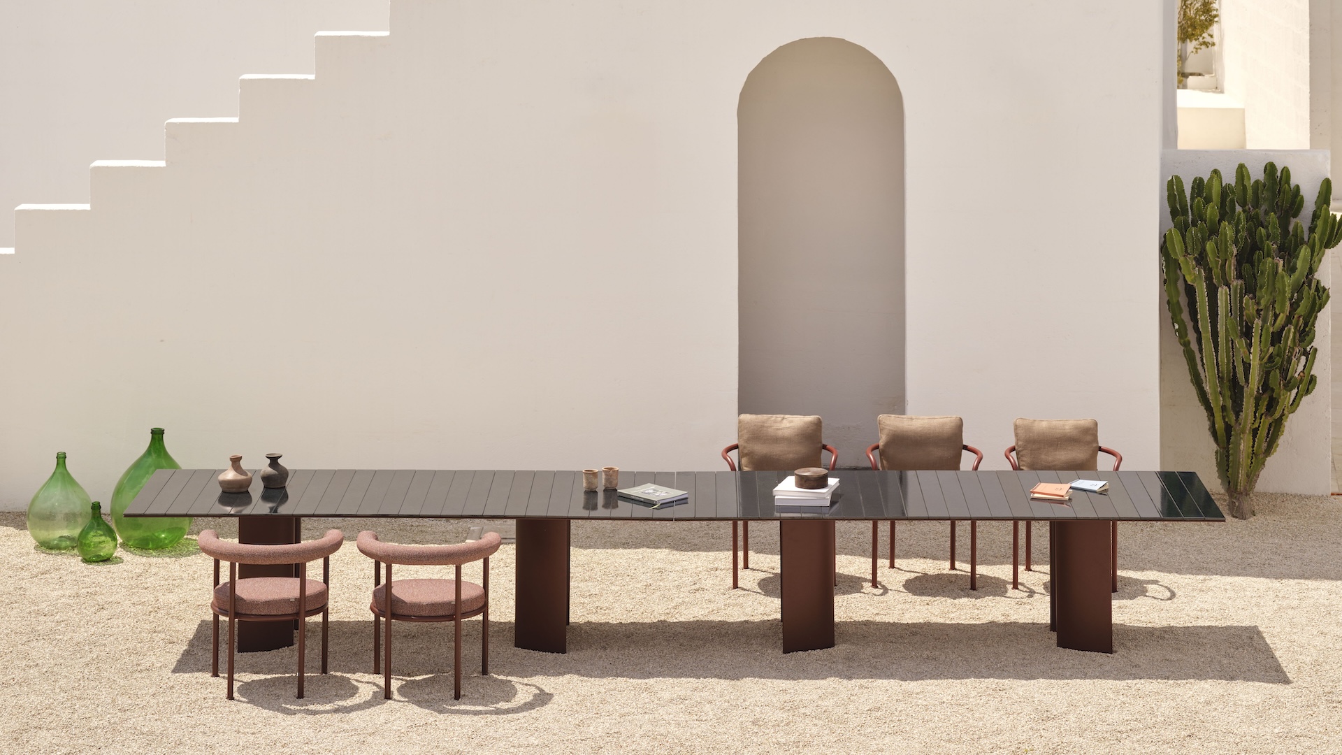 FAST is an Italian outdoor furniture manufacturer based in Valle Sabbia, between Lake Idro and Lake Garda. Designed for those who embrace outdoor living, FAST creates timeless collections that combine technological innovation with craftsmanship. Advanced technology, centralised production, and aluminium as the primary material ensure authentic Made in Italy quality, resulting in durable, weather–resistant furniture refined in every detail. Sustainability lies at the heart of the brand’s vision: since 2013, FAST has adopted lean production methods to minimise waste and prioritise recyclable materials. Customisation is another key strength, supported by a wide range of finishes and materials tailored to individual needs.