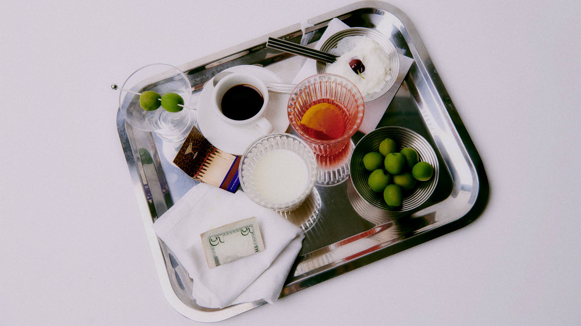 Service Projects is a tableware brand that creates enduring, timeless pieces designed for everyday use. Inspired by the enduring functionality of industrial kitchens, Service Projects develops products made to last for decades, for individuals who appreciate durability and timeless appeal in their private homes.