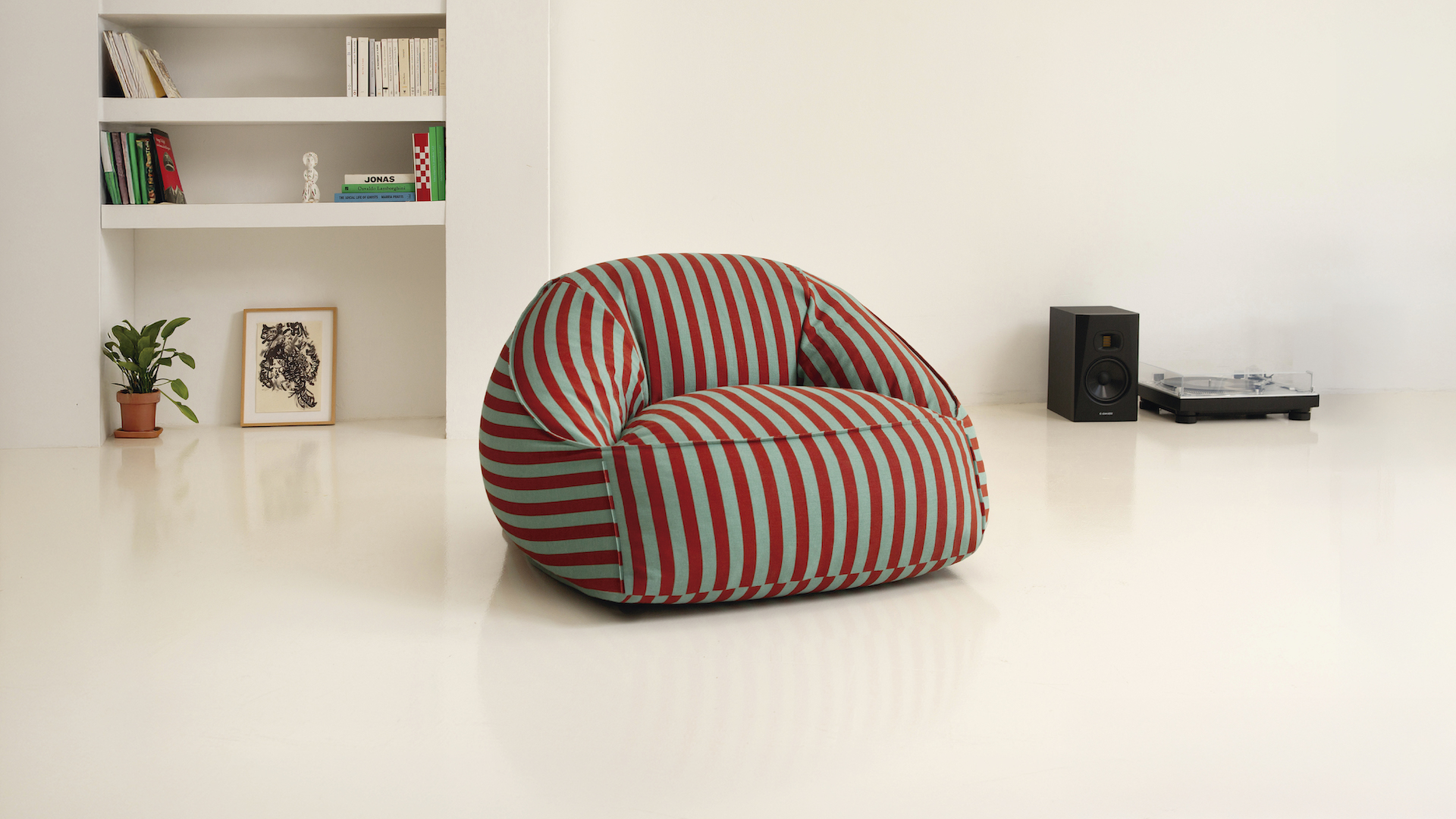 Timeless design inspired by and for families. Thought to transmit the best, Nobodinoz is for the ones who love design and beautiful materials. The brand draws inspiration from the moments of life to create personal environments. As a free spirit, Nobodinoz is a space where everything is possible and imaginable. A contribution to an optimistic future in a changing world. Its global team of designers brings energy and curiosity to each season, alongside renowned collaborators like Marc Venot and Heju Studio. Nobodinoz approaches production with meticulous care, using high quality materials and short supply chains to support artisans of their regions. Each piece tells a story, celebrating life, beauty, and imagination.