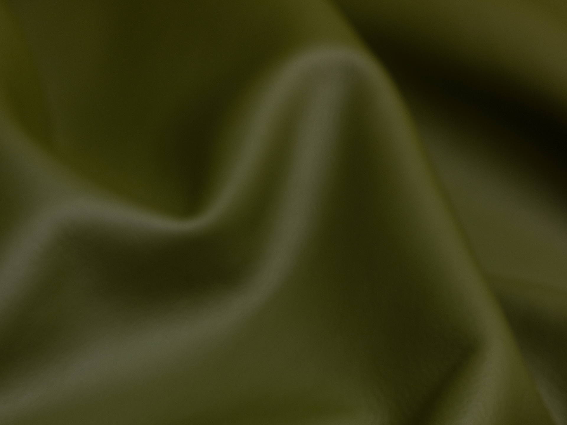 Elmo lives and breathes the art and craftsmanship of natural leather. A combination of quality, passion and a transparent process results in versatile, elegant products made to be used and cherished for a lifetime. Extensive experience ensures the highest standards, with every detail carefully considered. Elmo is deeply committed to sustainable leather, prioritising environmentally responsible production methods. Its own water treatment plant ensures full traceability, reflecting a strong dedication to the planet. Experience the difference through craftsmanship, quality and care.