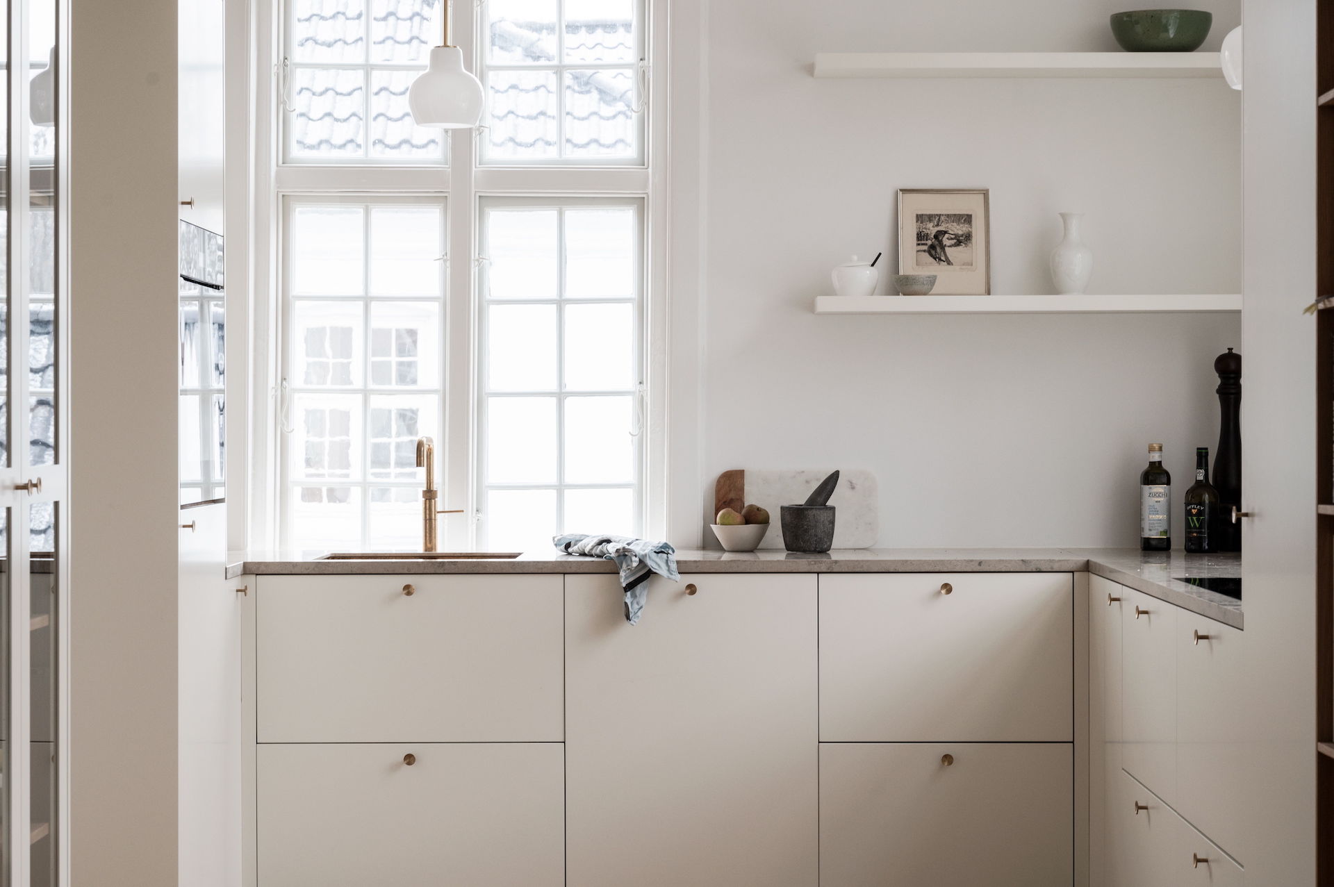 With a Scandinavian heritage and an uncompromising approach to design and aesthetic, Frame Studios strive to offer beautiful, handcrafted kitchens, bathrooms and wardrobes at affordable prices. Founded in 2019 in Copenhagen, Frame Studios ultimate passion is handmade interior. A standard interior does not exist, everything is tailormade to suit individual needs and desires, making sure all space is used optimally. Their range includes carefully selected natural stones, wood species, colours and handles. A visit to Frame Studio will not be lost on you.