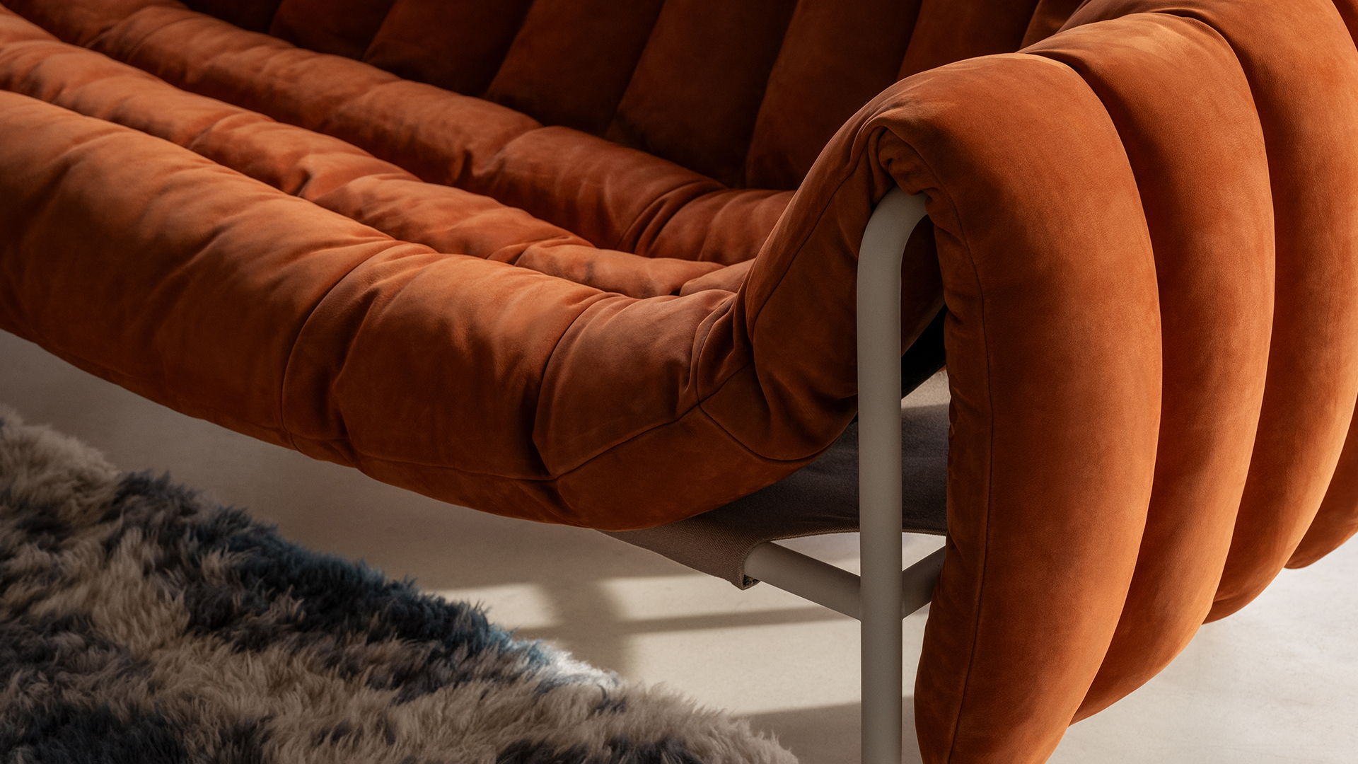 Elmo lives and breathes the art and craftsmanship of natural leather. A combination of quality, passion and a transparent process results in versatile, elegant products made to be used and cherished for a lifetime. Extensive experience ensures the highest standards, with every detail carefully considered. Elmo is deeply committed to sustainable leather, prioritising environmentally responsible production methods. Its own water treatment plant ensures full traceability, reflecting a strong dedication to the planet. Experience the difference through craftsmanship, quality and care.