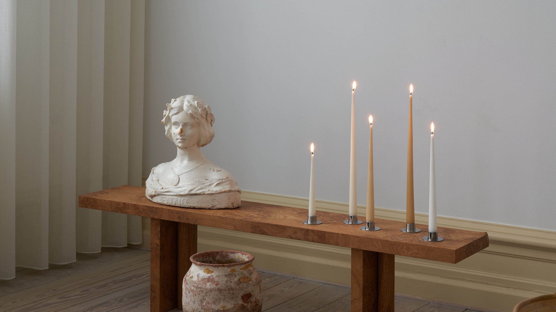 ester & erik is a family-owned company that has been making high-quality candles since 1987. Since then, the logo with the heart in the middle has been ester & erik’s trademark – an icon reflecting the couple’s fondness for each other, and in particular for candles, craftsmanship and the quality behind their vision. A vision of creating warmth, joy and life through the candles which they have invented, produced and developed themselves for two generations.