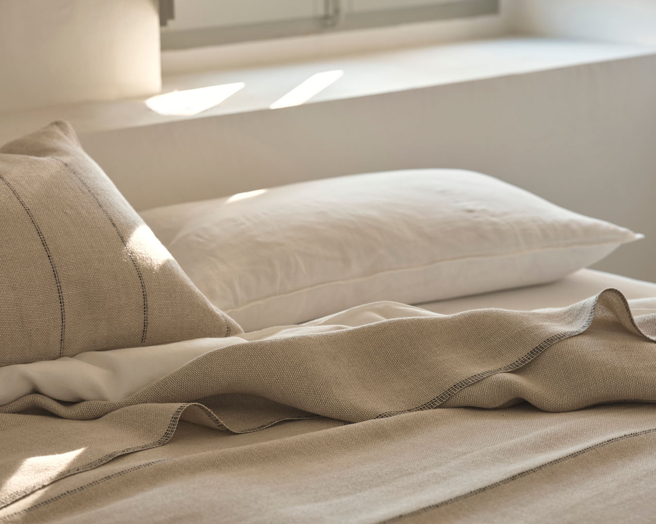 In Terrassa, 30 km from Barcelona, Teixidors creates unique pieces of cashmere, wool and linen using 19th–century wooden looms. Founded in 1983, the company fuses exceptional craftsmanship with a strong social enterprise mission. Each blanket, throw, or shawl begins with a mindful selection of noble, natural fibres and takes shape through slow gestures, care, and a deep commitment to the craft. Their textiles are now sold in over 30 countries and have been part of collaborations with renowned creators such as John Pawson and Faye Toogood. Teixidors blends beauty, tradition, and purpose to offer pieces that accompany, nurture, and transform both ambiance and lives. Teixidors—when weaving is also caring.