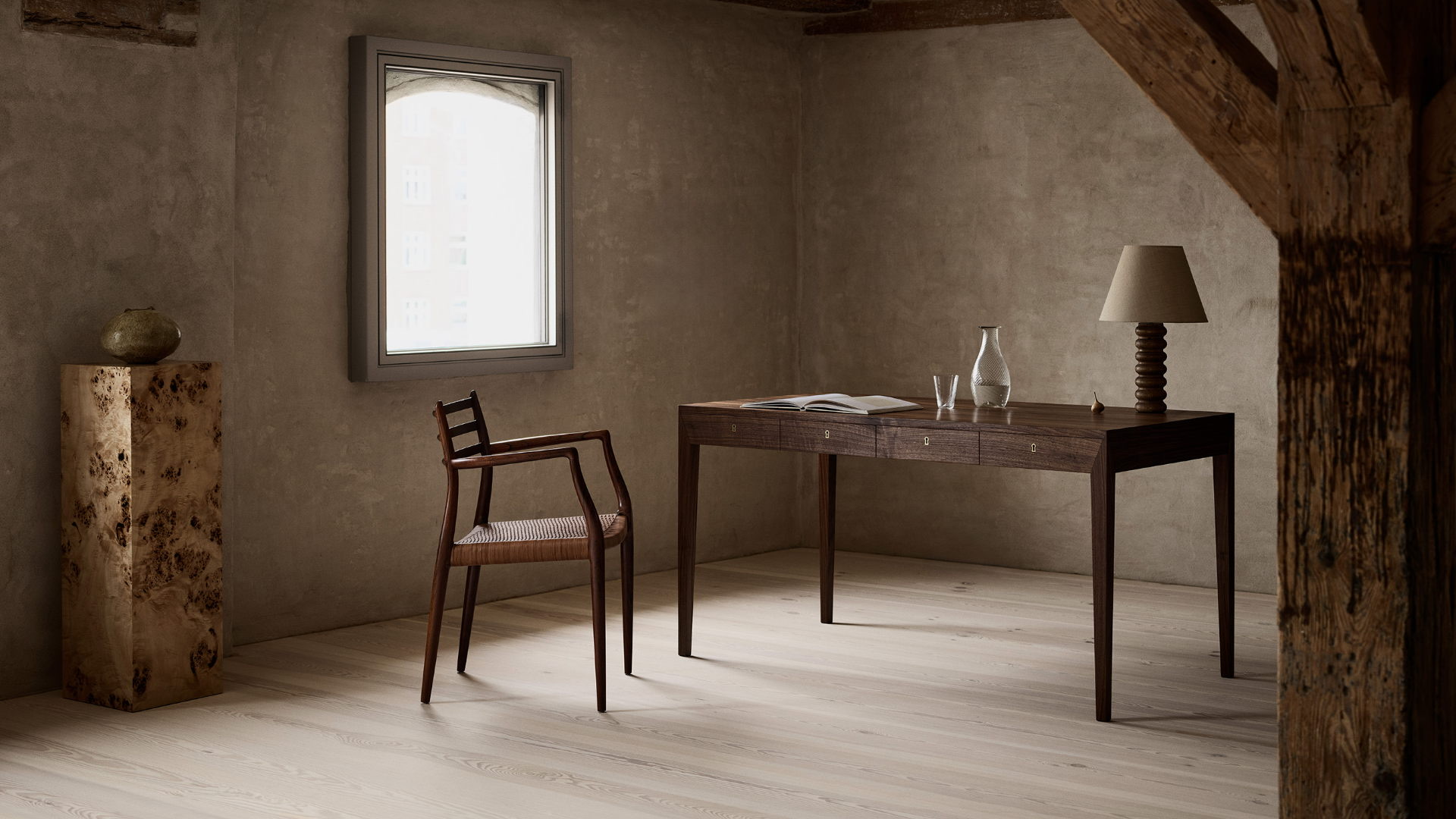 Dagmar brings the timeless beauty of classic 20th–century Scandinavian furniture to the modern home. Rooted in the ethos of Scandinavian Modern design, Dagmar captures the perfect balance between aesthetic elegance, quality craftsmanship, and practicality—core principles that defined the golden era of Scandinavian design from 1930 to 1970. During this period, visionary designers and skilled craftsmen laid the foundation for a movement that continues to resonate today, nearly a century after its inception.