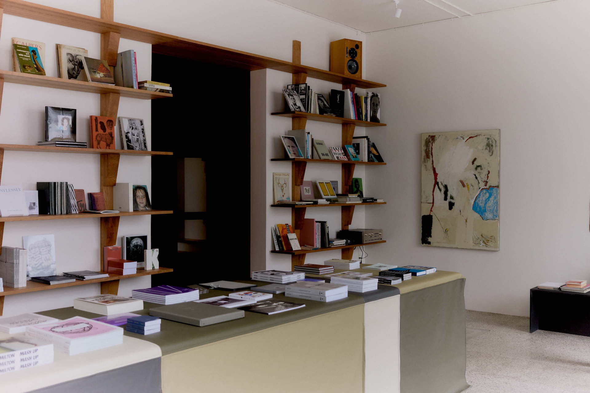 Introducing Display / Displayed, a group exhibition for 3daysofdesign in collaboration with Simone Book Services that looks at objects of and for display across books, design, and photography. Display / Displayed is an exercise in creative collaboration. Bringing together the works of international artists and local collaborators, the exhibition will feature objects by Aarticles (Copenhagen), site-specific works by Anton Defant and Karst (Berlin), new pieces by Derya Arpaç (Copenhagen), home objects by Jessi Burch (New York), hand-blown glass objects by Justine Menard (Barcelona), and conceptual handmade cutlery by Luna Schulze (Copenhagen).