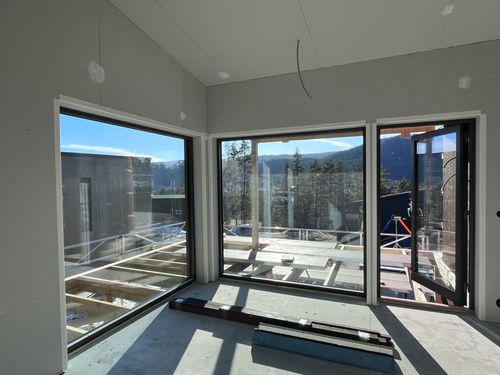 Spiseplass med utgang til solrik altan