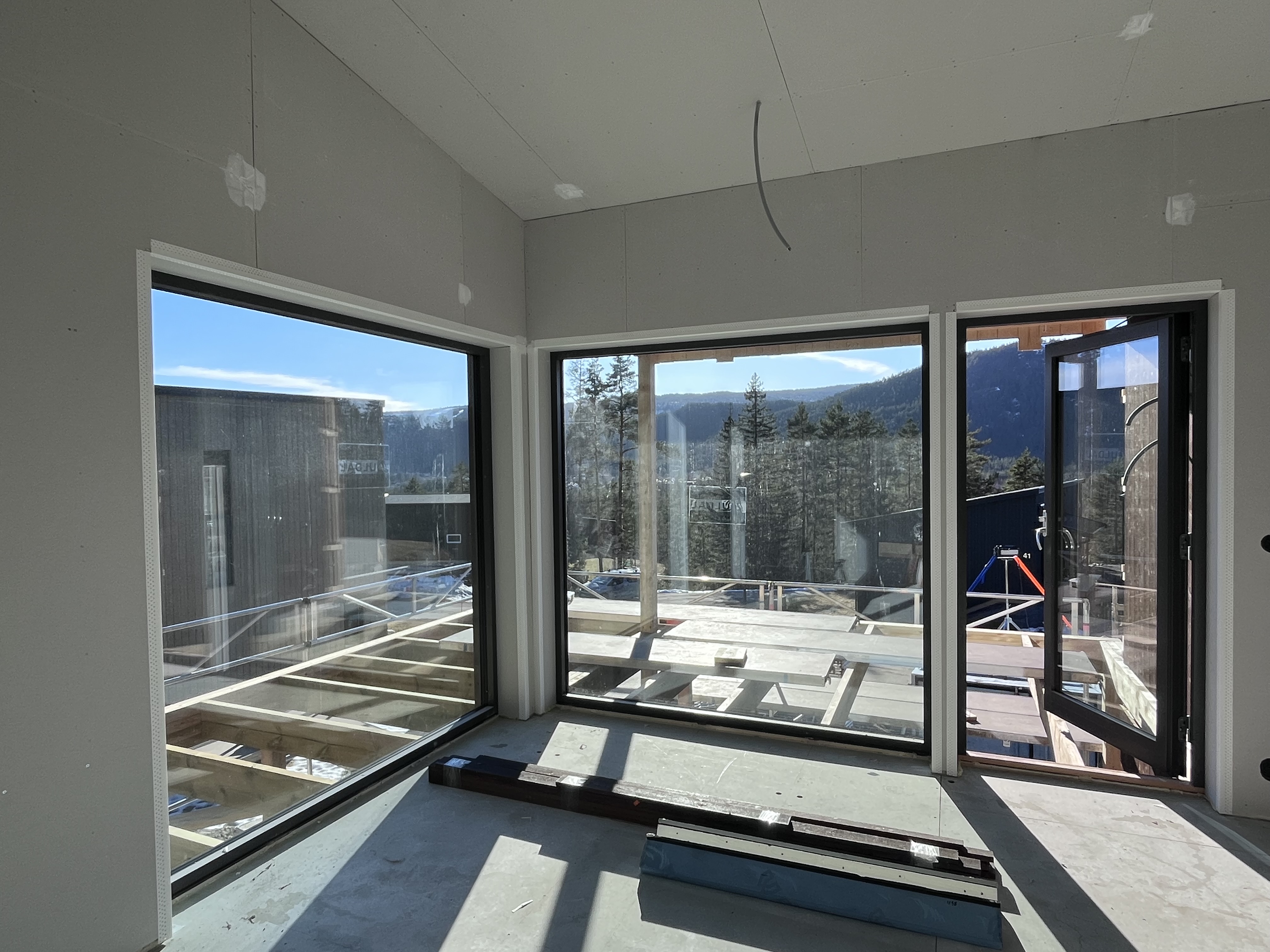 Spiseplass med utgang til solrik altan