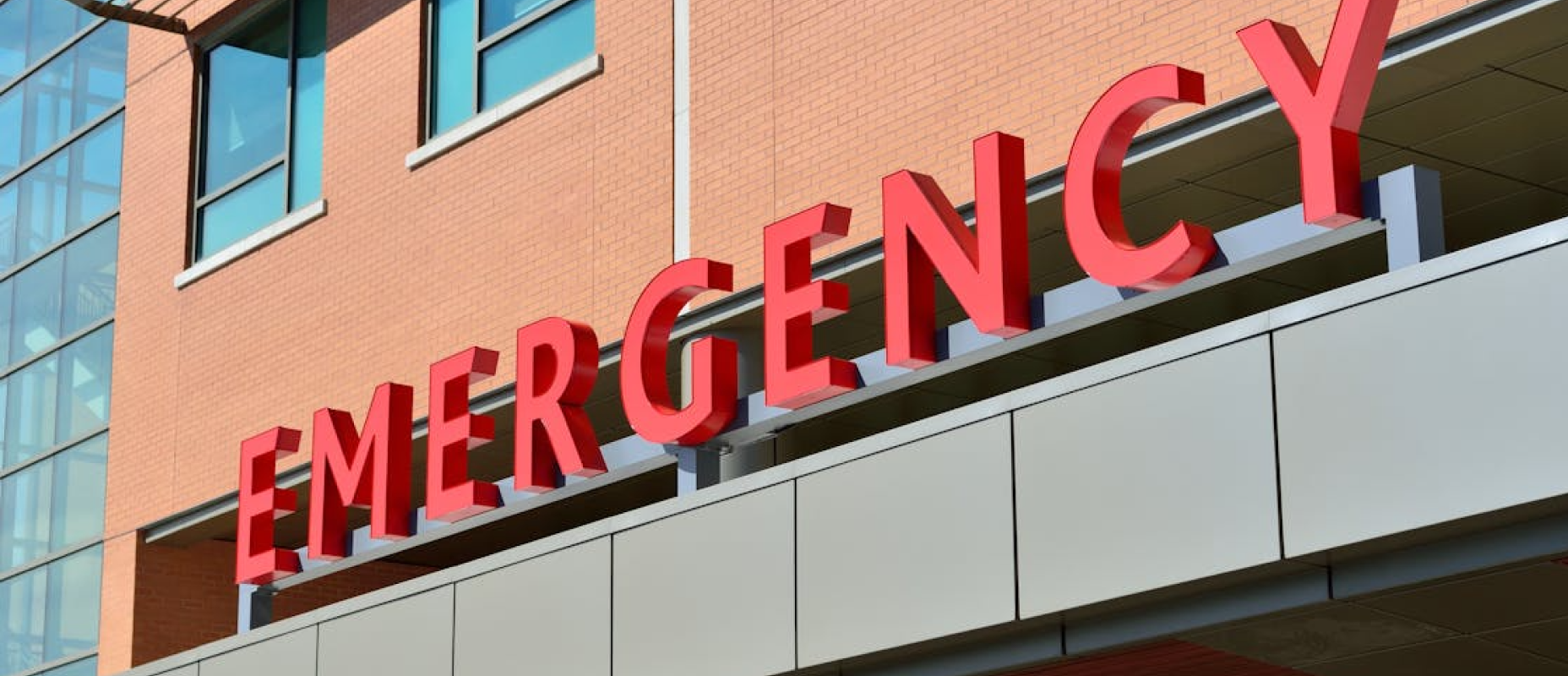 L'enseigne éclairée "Emergency"