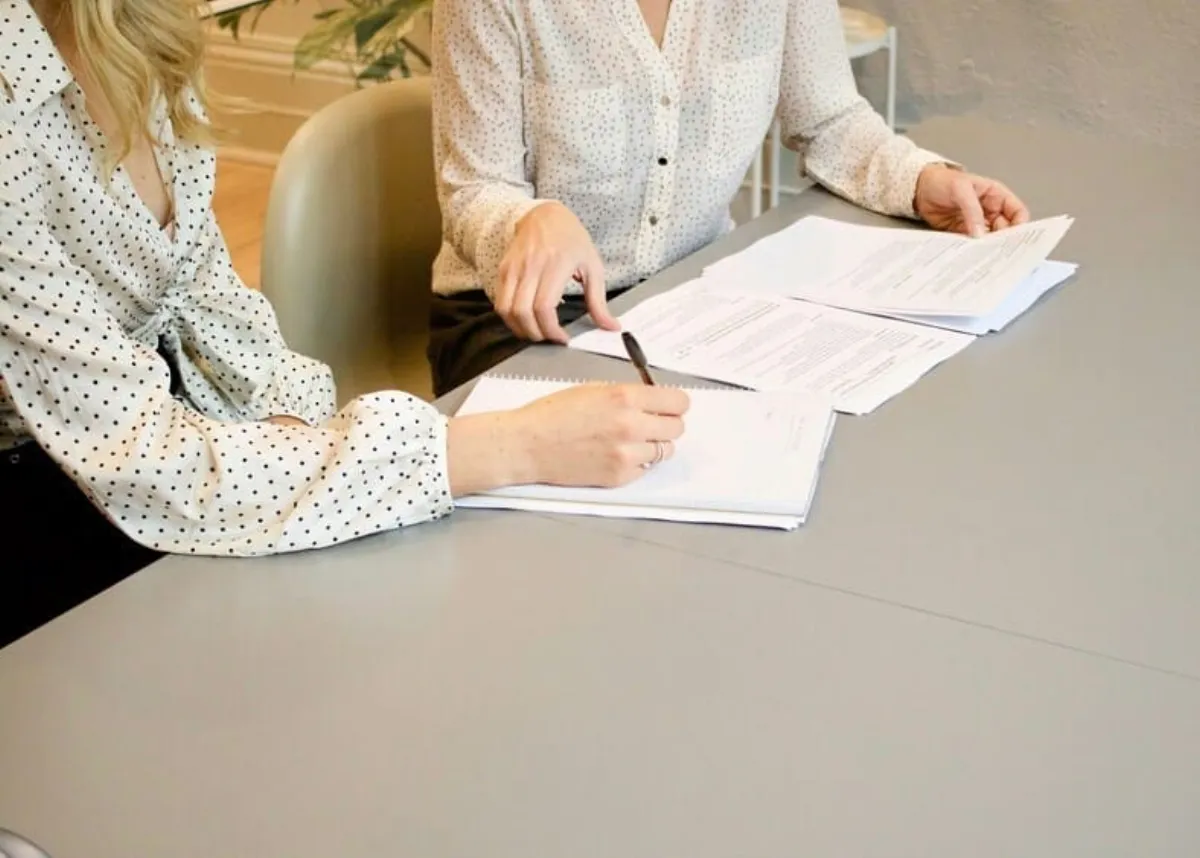 Payroll Reports Guide: Cadence, Compliance & KPIs