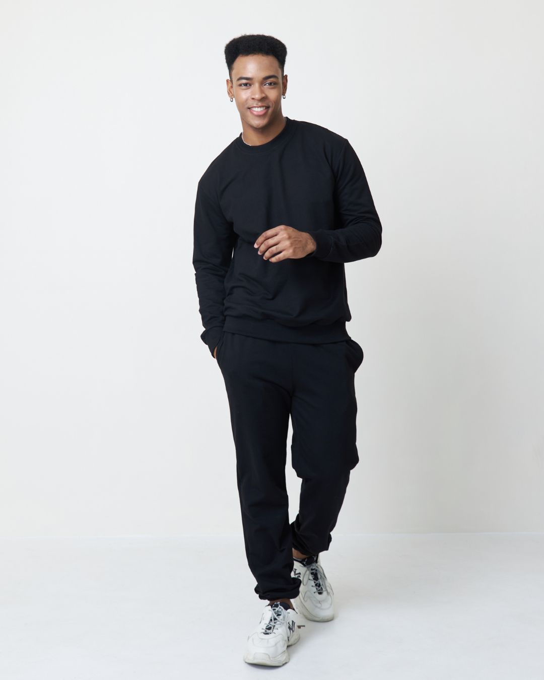 Sweatshirt เสื้อสเวตเตอร์ สีดำ