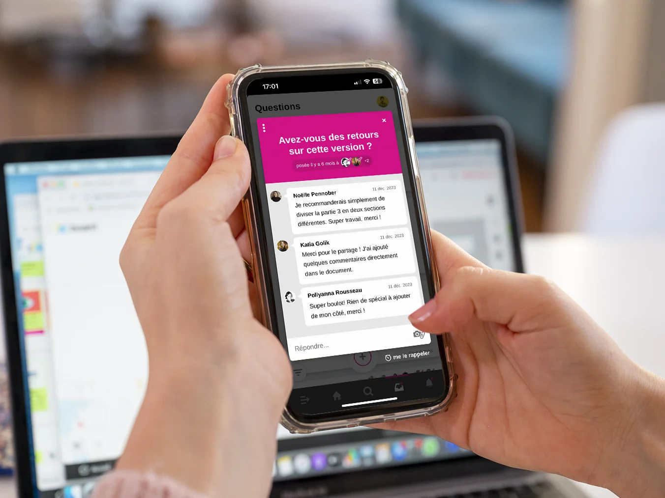 Une Question Klaxoon affichée sur mobile, avec un fil de discussion autour d'un sujet entre plusieurs personnes de l'équipe. | Klaxoon