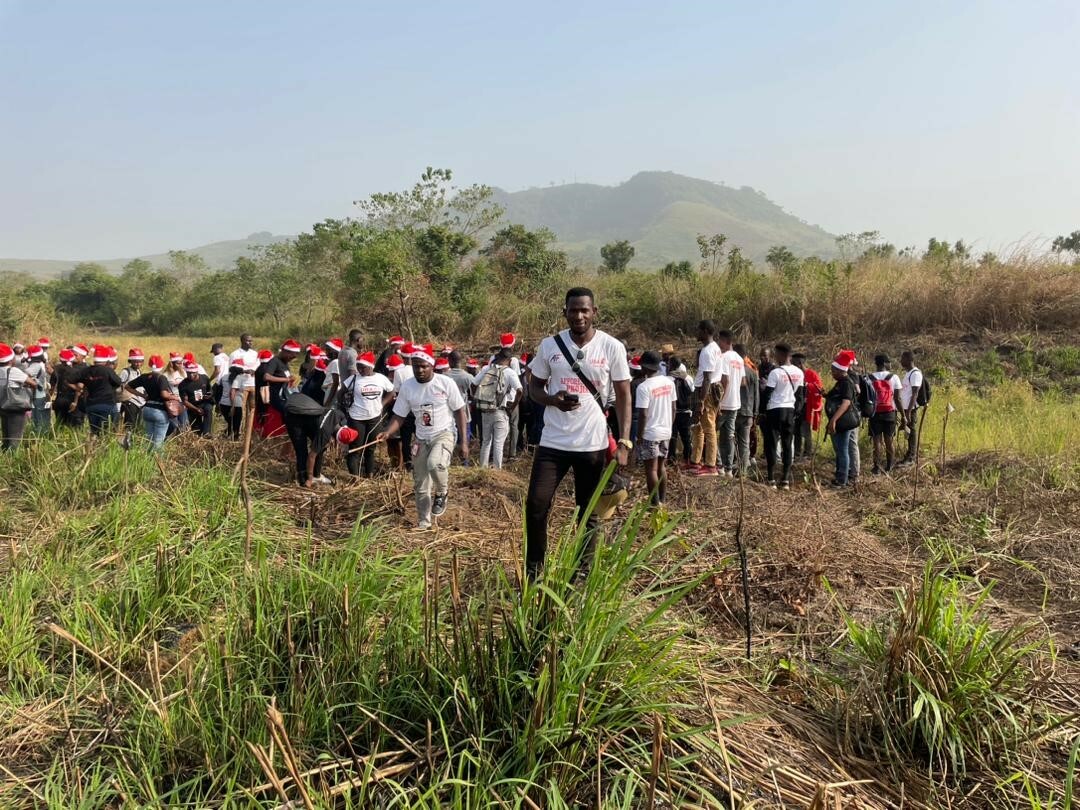 A group of volunteers for a reforestation event in Sierra Leone.