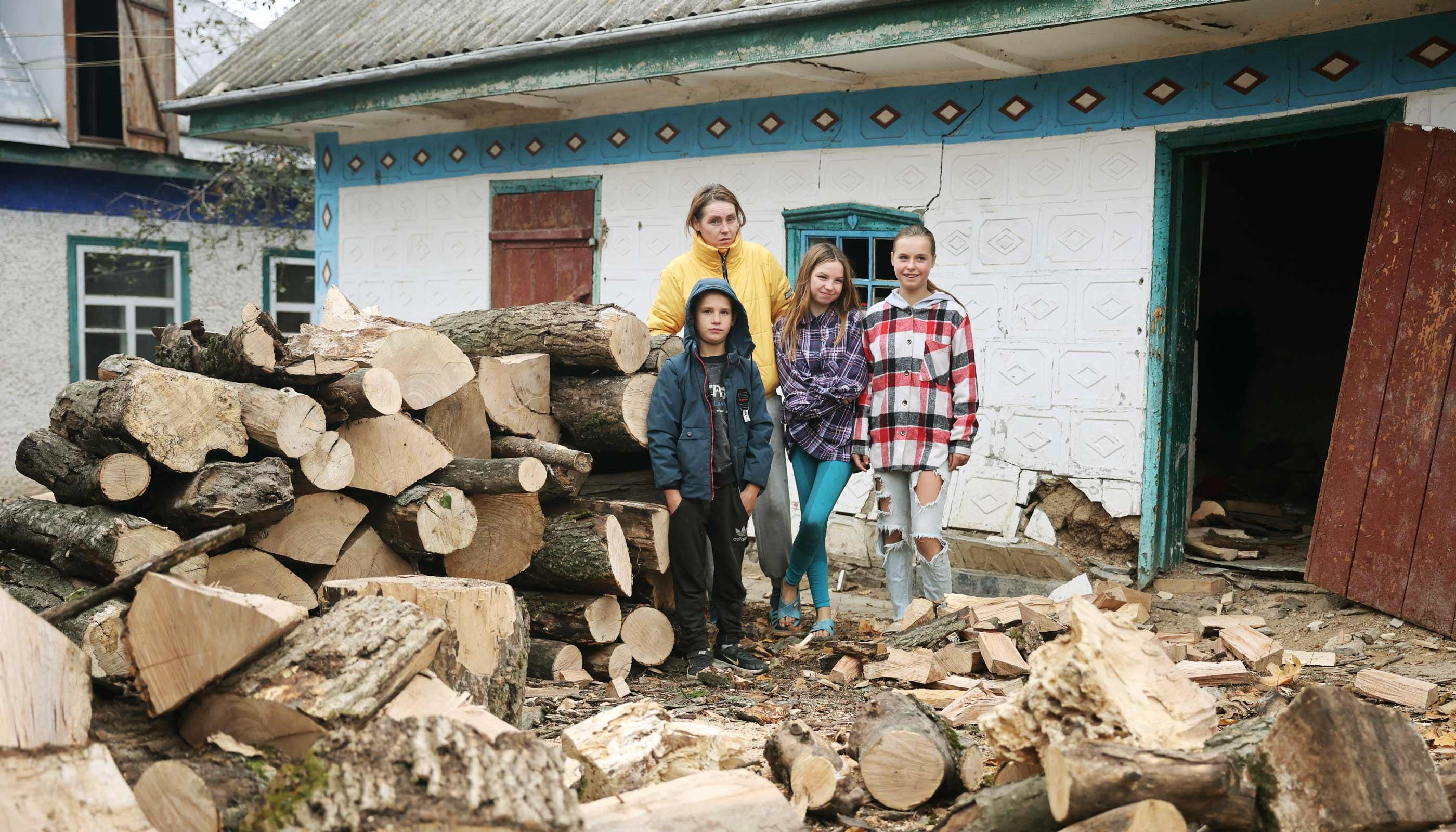 Holz für den Winter für benachteiligte Familien.