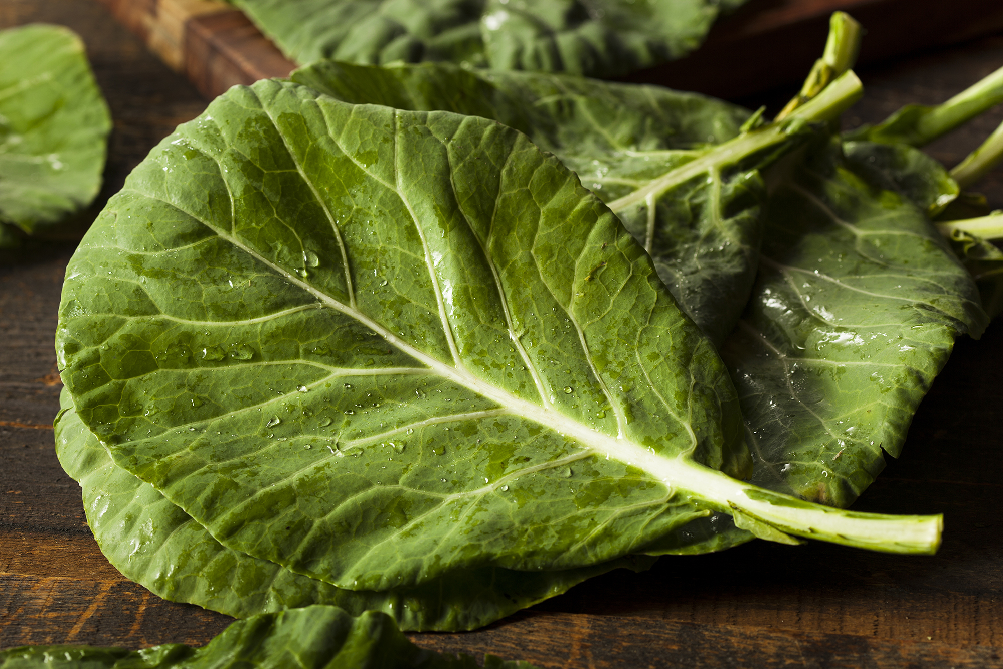 Spicy greens with peanuts