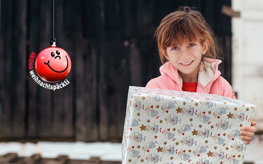 Mädchen in Westukraine hält ihr Weihnachtspäckli!