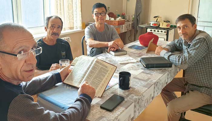 Reha-Zentren bieten Menschen Hilfe zur Heilung.